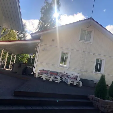 Uudehko Tunnelmallinen Talo Loma-asunnot *