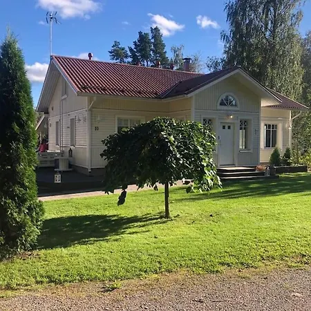 Loma-asunnot Uudehko Tunnelmallinen Talo Venesjärvi